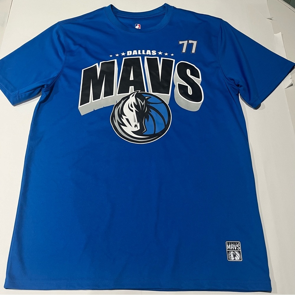Luka Doncic No. 77‎  Dallas Mavericks Short Sleeve High Flyer  Player Sz Large